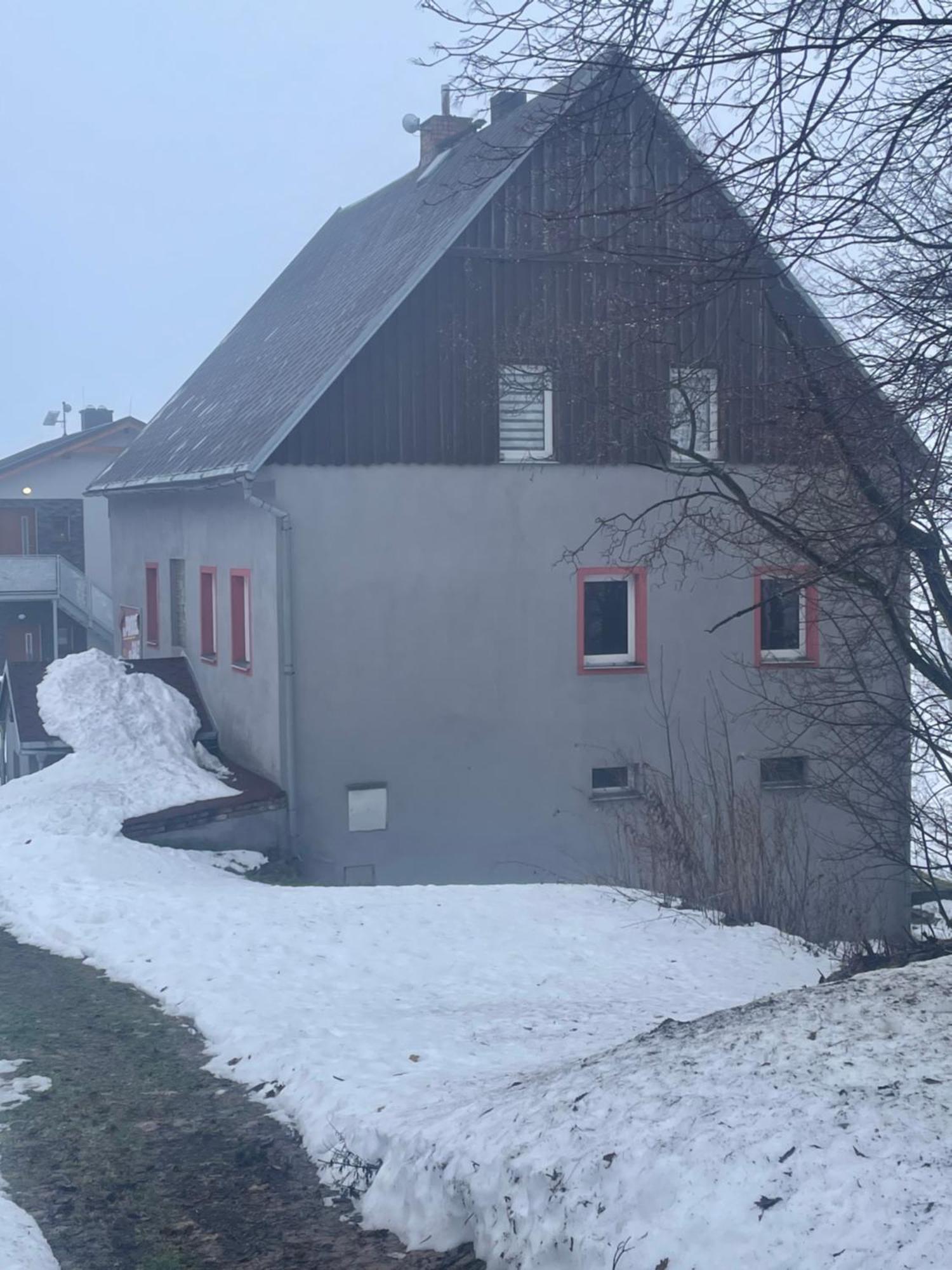 Chata Na Rozcesti Loučná pod Klínovcem